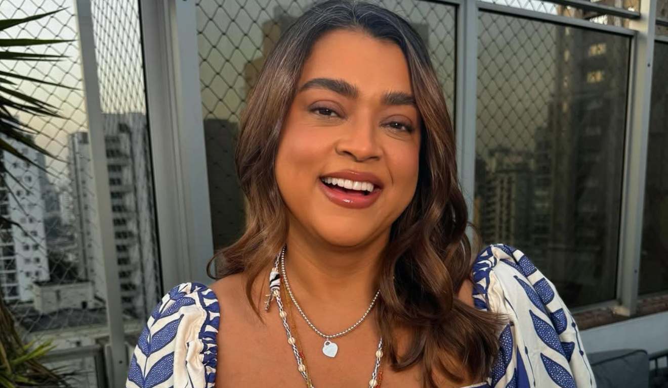 Preta Gil sorrindo em foto