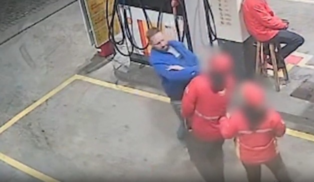 Frentista sendo agredido por cliente