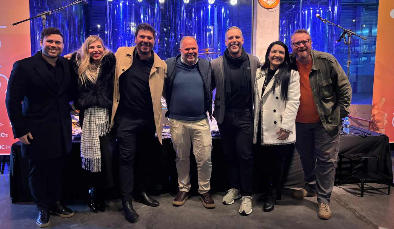 Profissionais do Grupo Ric em celebração ao Dia do Mídia