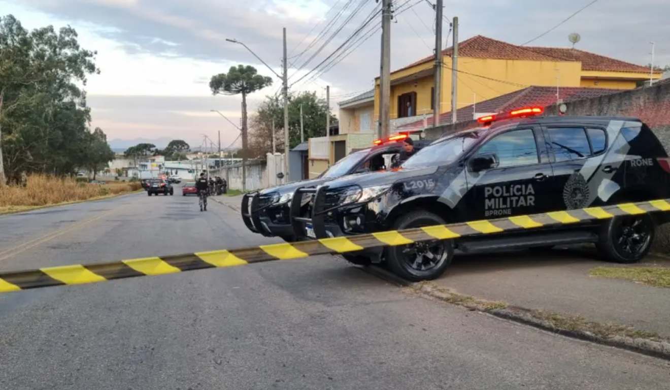 A área do local onde o homem morreu no confronto foi isolada pela Polícia Militar
