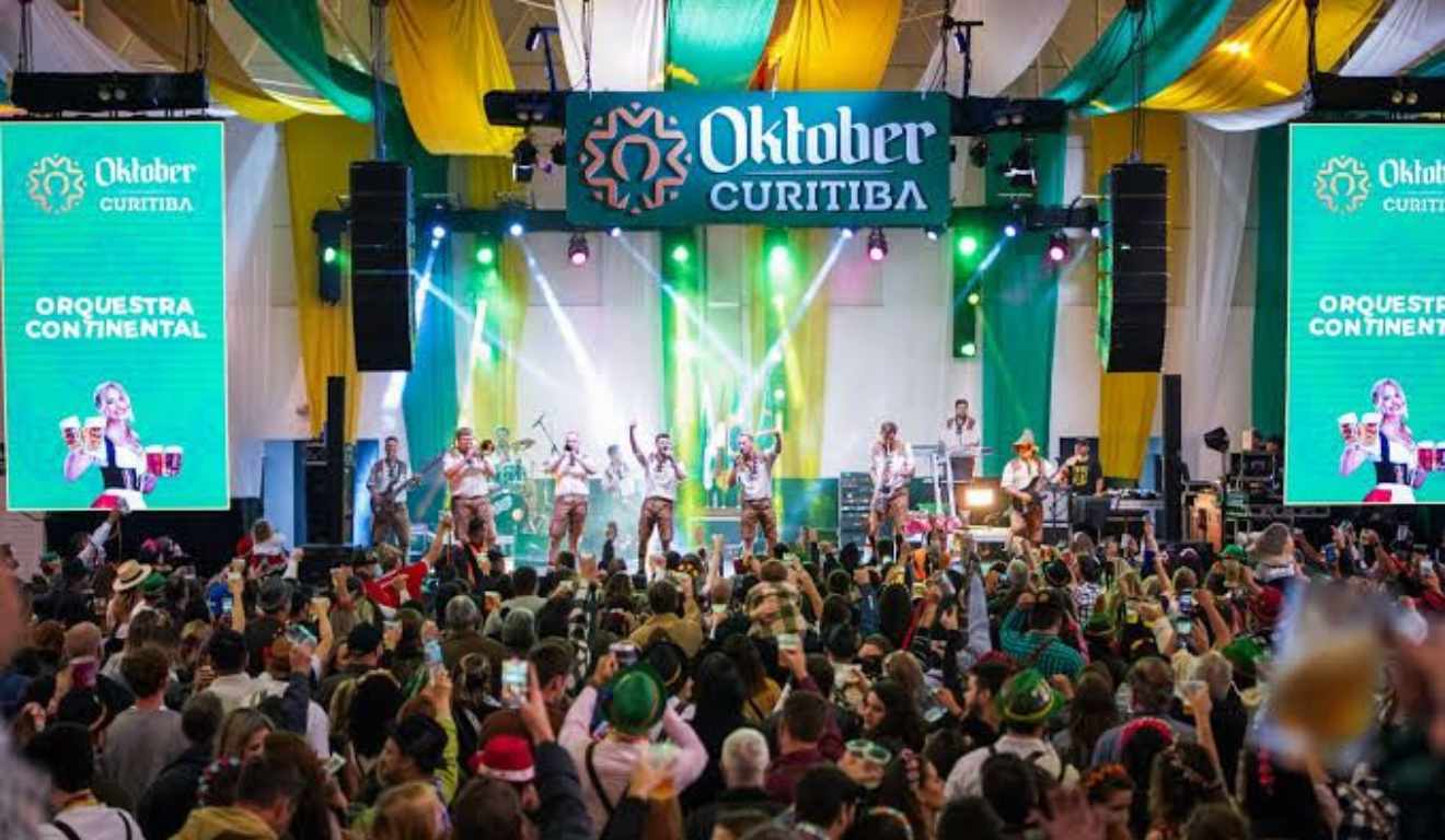 Atração na Oktober Curitiba.