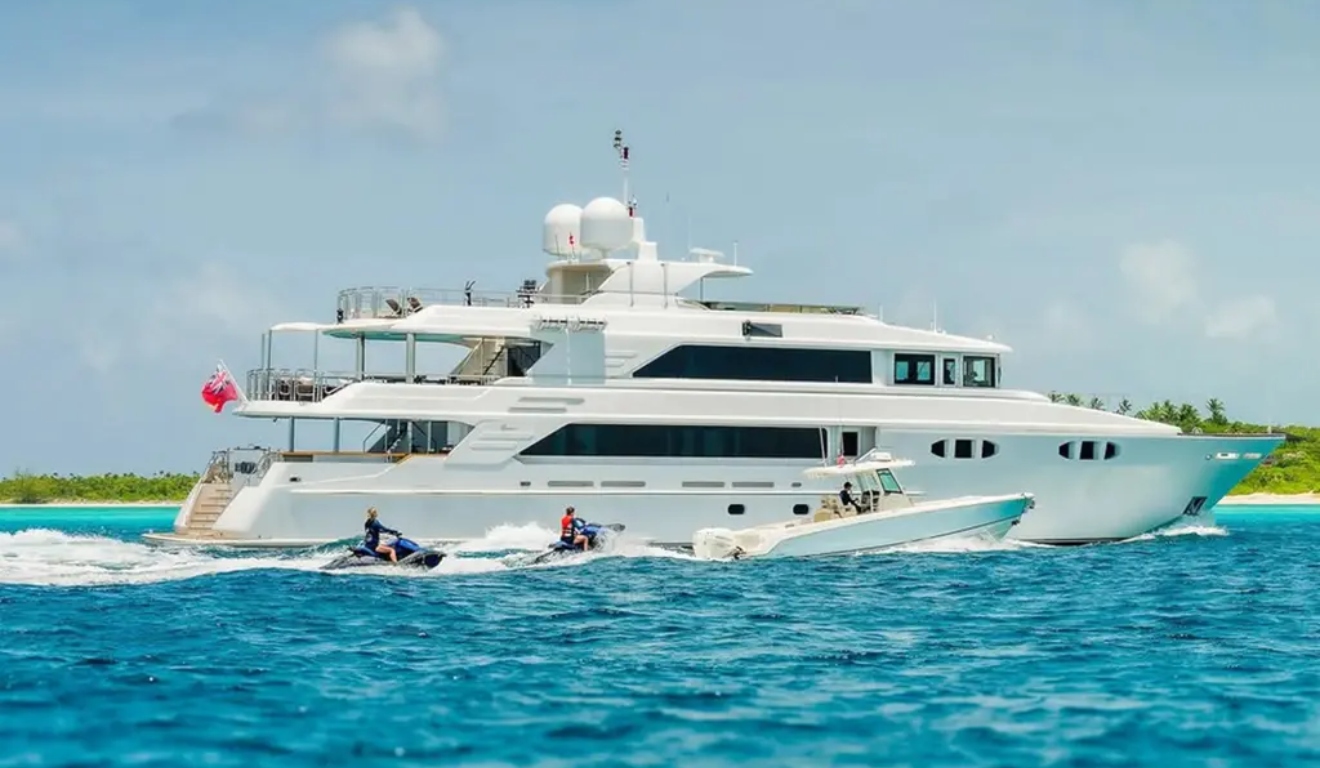 Iate onde jovem foi encontrada morta em embarcação de luxo nas Bahamas
