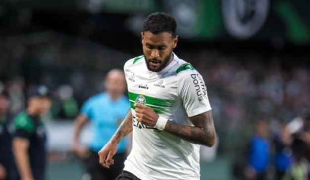 Brumado em partida pelo Coxa. (Foto: Divulgação/ Coritiba)