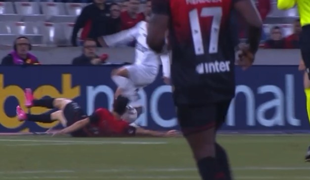 Lance polêmico de pênalti entre Athletico e Ferroviária