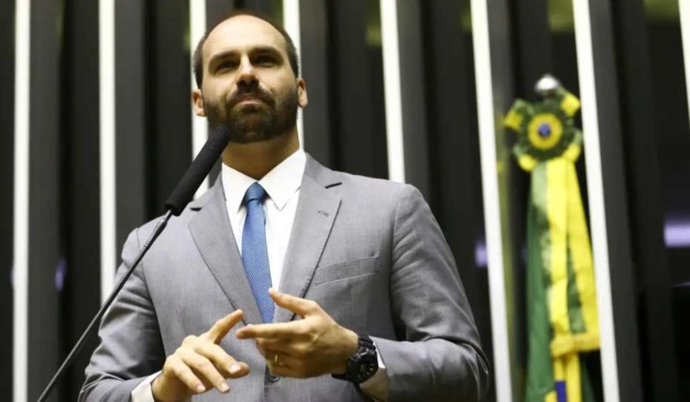 Eduardo Bolsonario durante fala em plenário