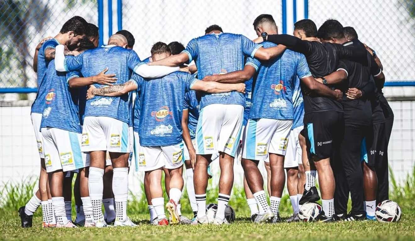 Elenco do Maracanã em treino no dia 6 de julho.