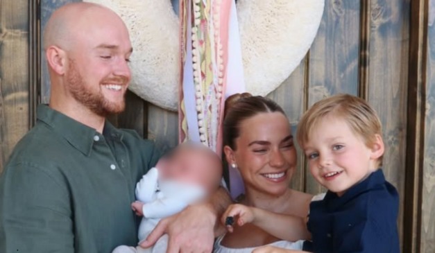 Emilie Kiser com o marido e dois filhos