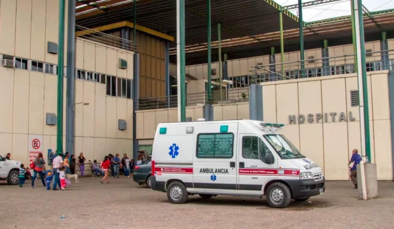 ambulância que levou menina que defendeu mãe de facada