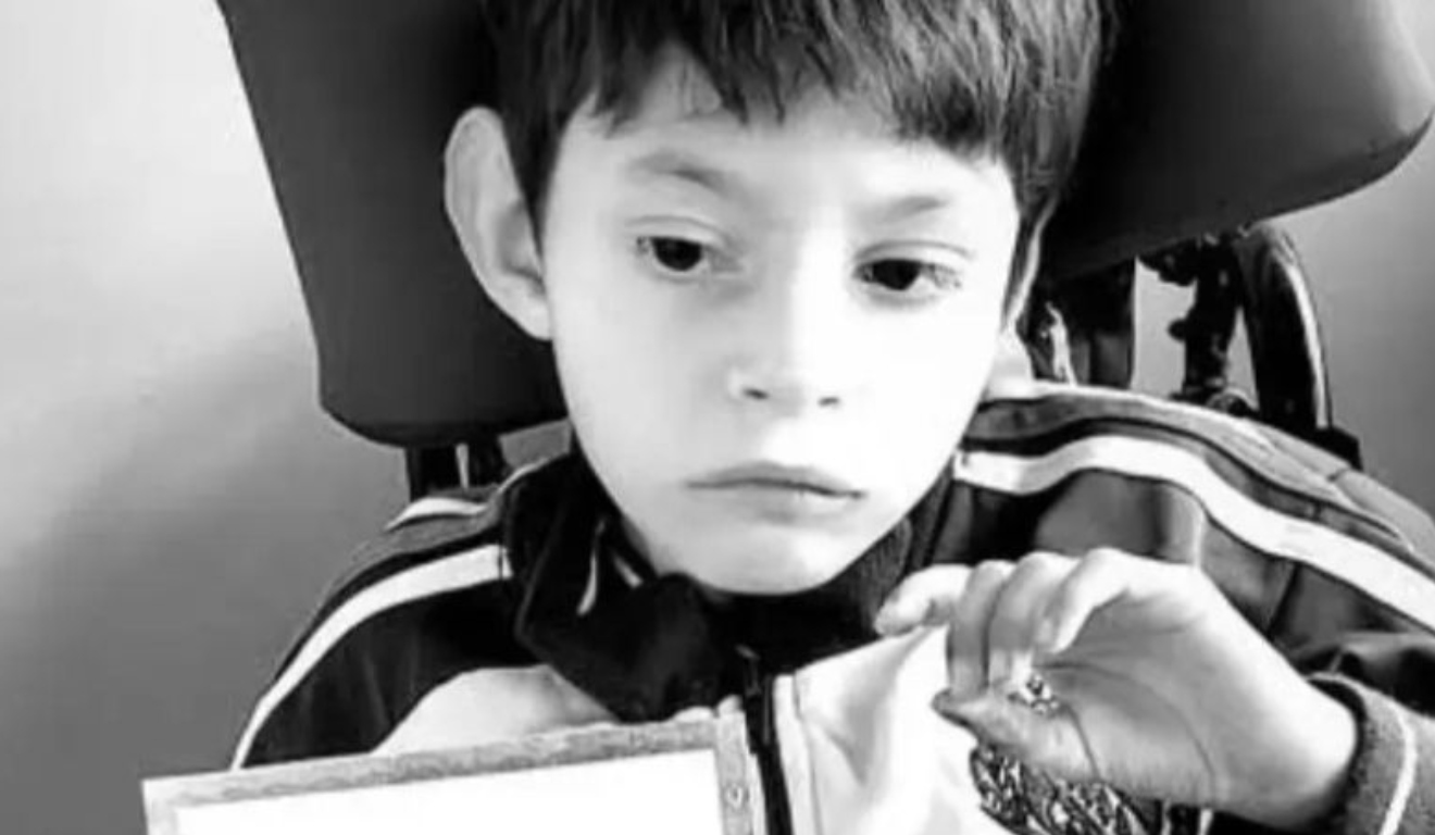 Menino com paralisia que morreu no incêndio