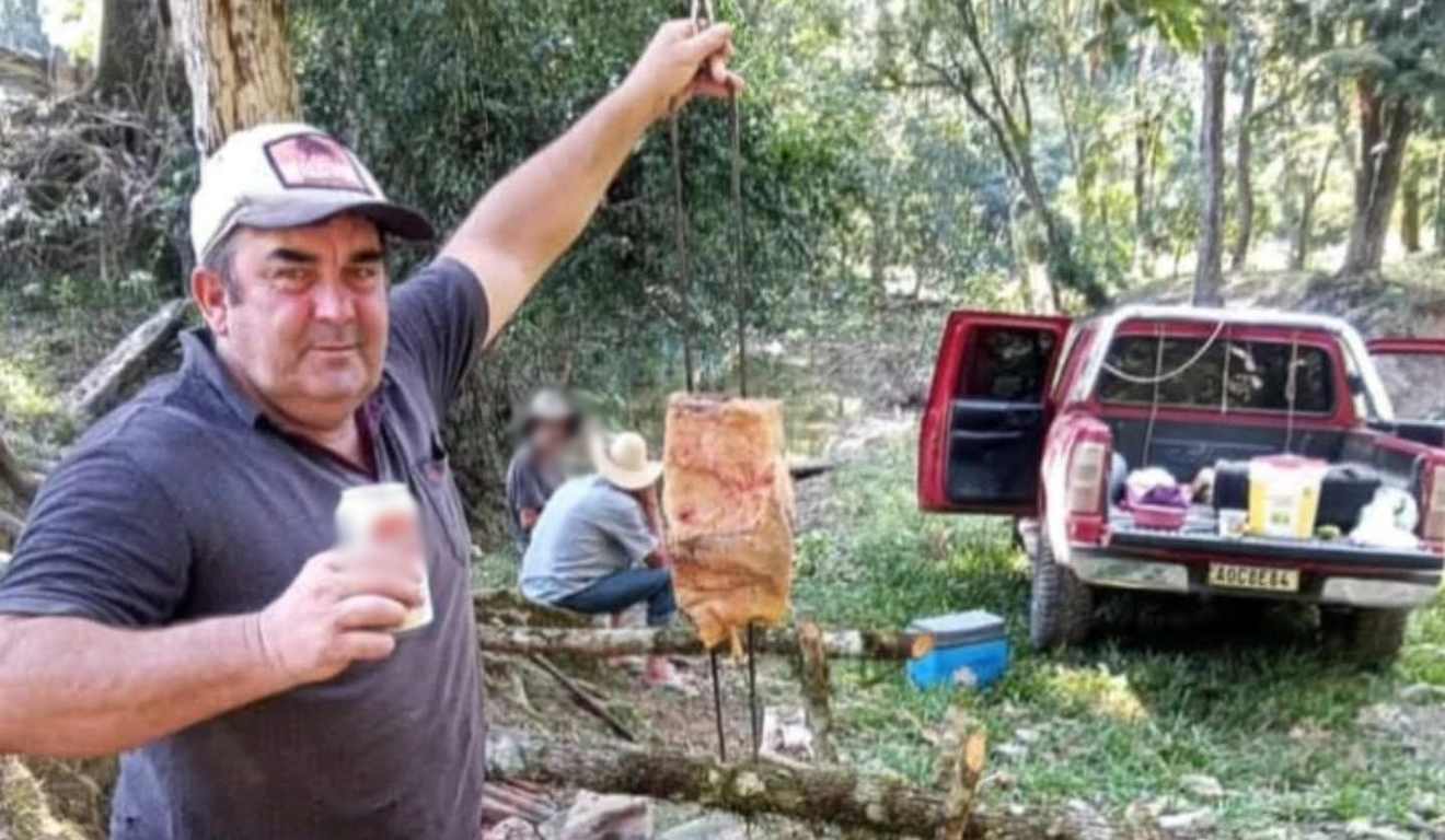 Adilson Novak Knobay em um momento de confraternização com amigos