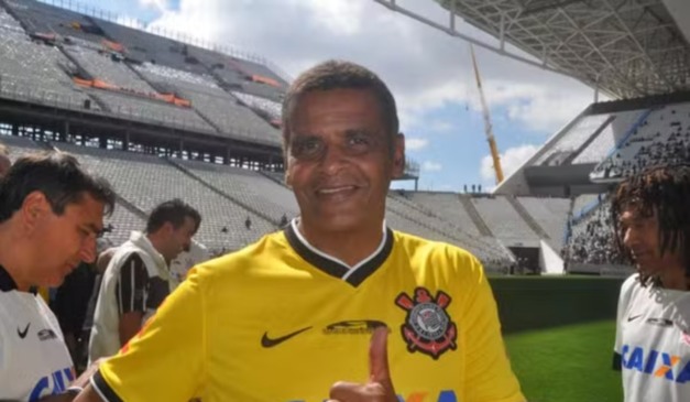 Wagner Basílio com a camisa do Corinthians. (Foto: José Manoel Idalgo/ Ag. Corinthians)