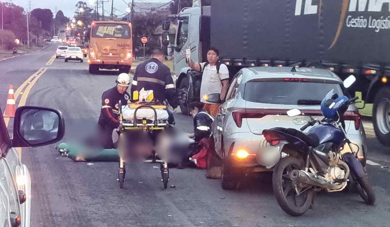 Resgate de motociclista que atropelou o pedestre e atingiu carro