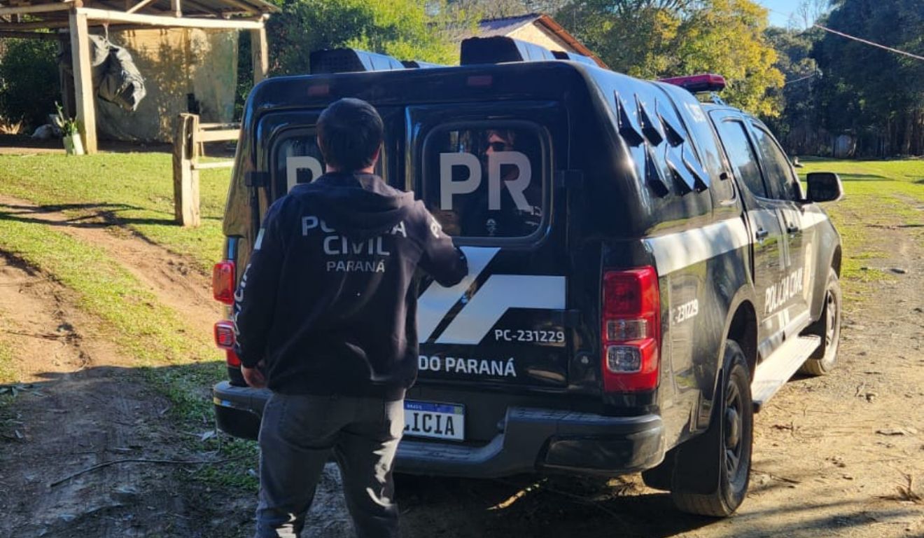 foto da viatura da PCPR que prendeu mulher que deixava filha adolescente ter relações com homem