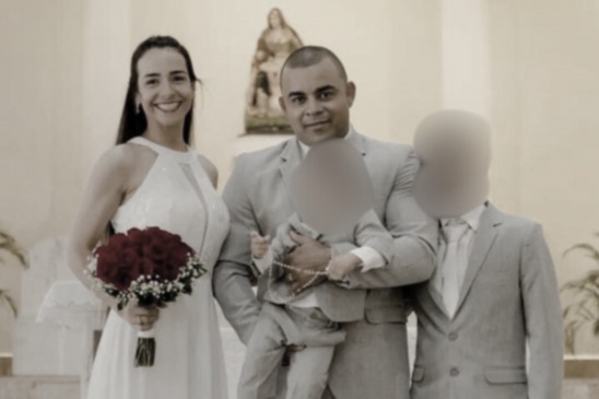 Foto da família morta dentro de casa