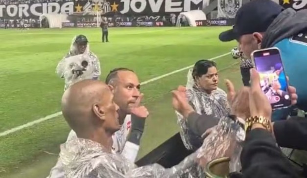 Neymar e torcedor discutindo. (Foto: Reprodução/ X)