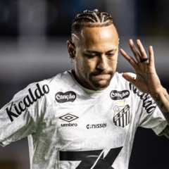 Neymar, do Santos, volta a campo neste sábado.