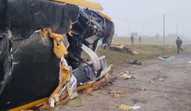 Ônibus capotou na BR-101 a caminho de Curitiba