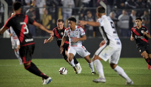 Operário venceu o Atlético-GO pela Série B 2025.