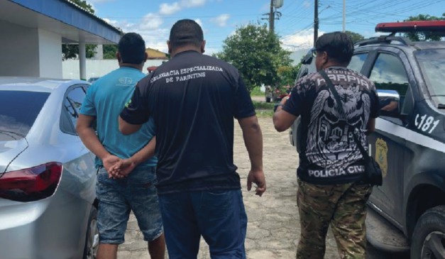 Padrinho sendo encaminhado para delegacia