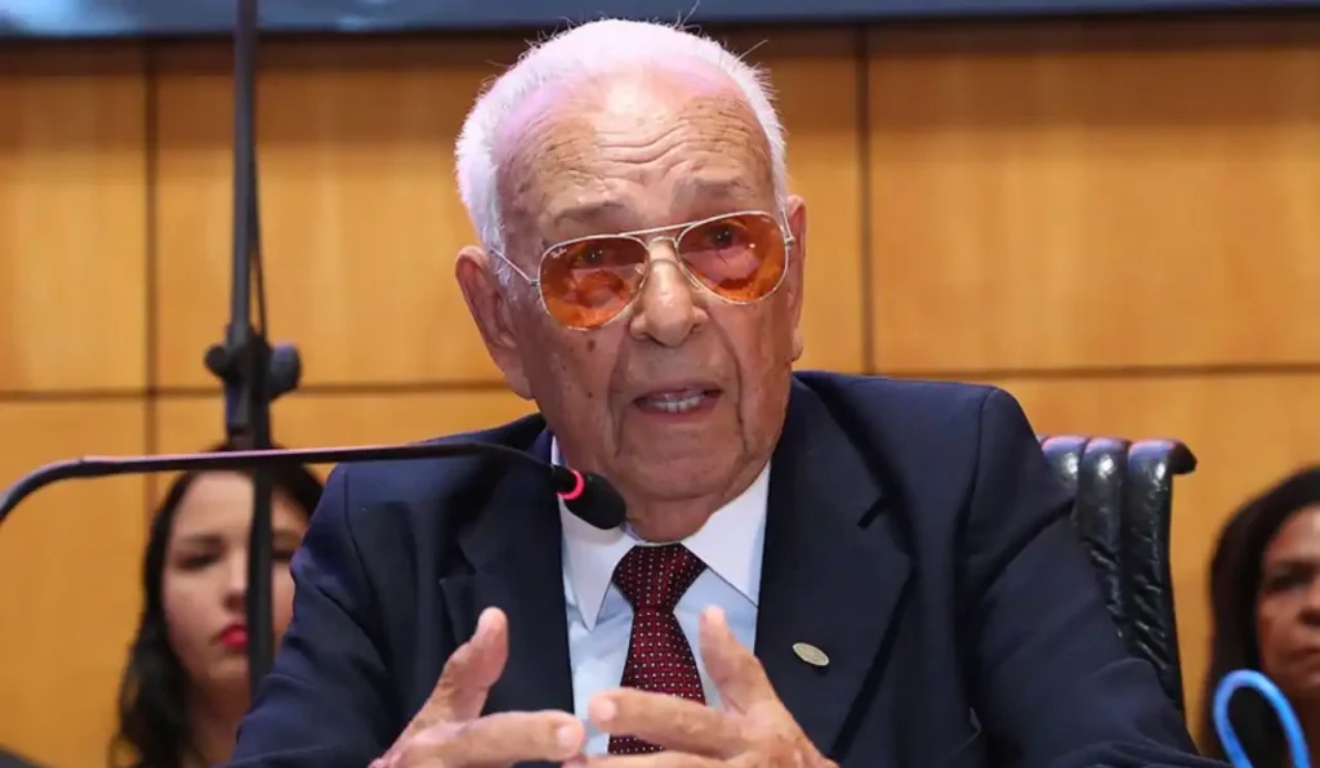 Retrato recente de Gedelti Gueiros com semblante sério