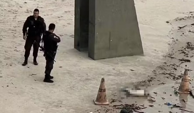 Perna humana encontrada em praia