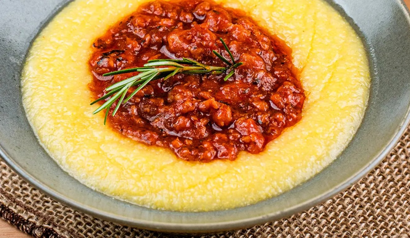 Polenta com Ragu no prato
