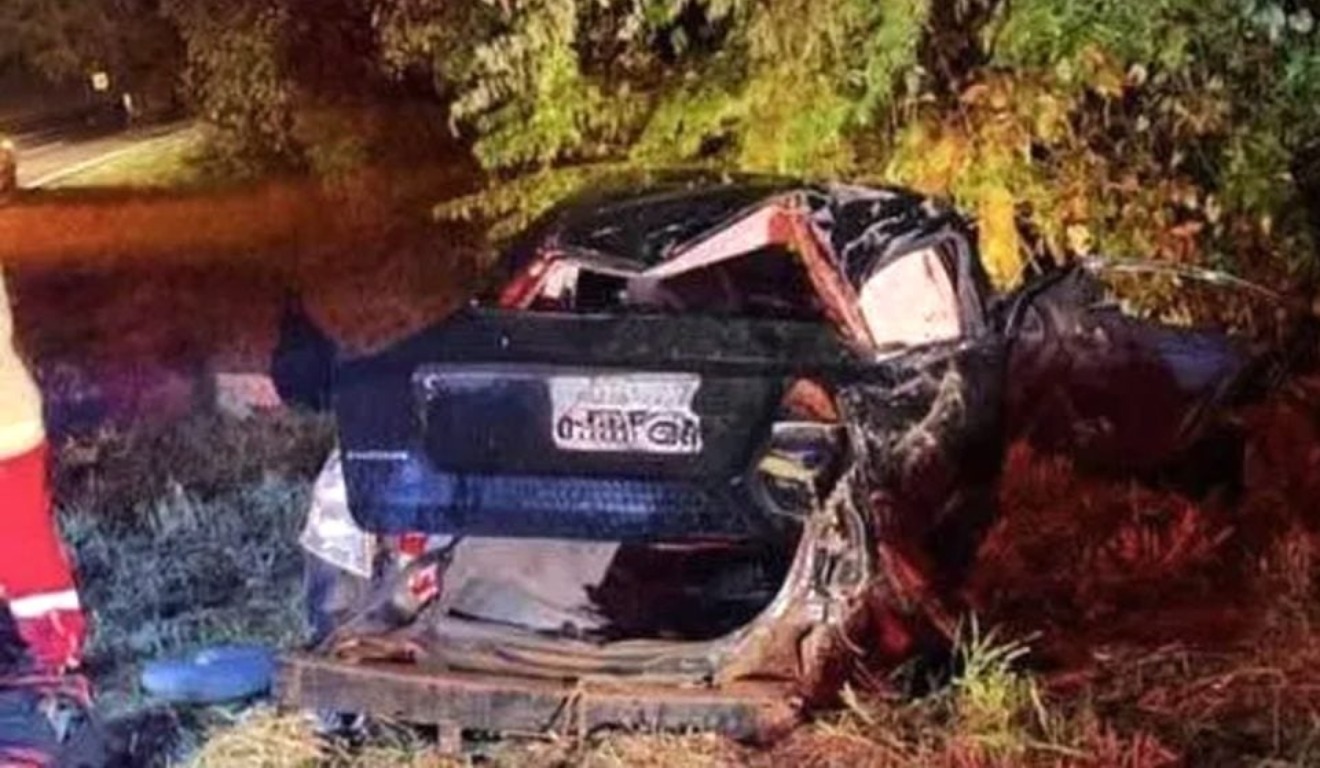 Carro todo quebradoapós ao acidente com crianças na PR-460