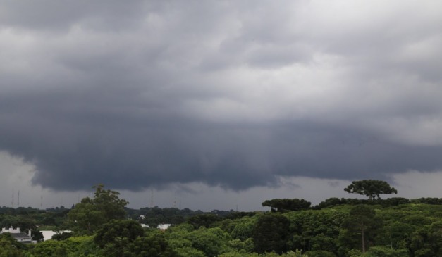 céu nublado para ilustrar a previsão do tempo para Curitiba