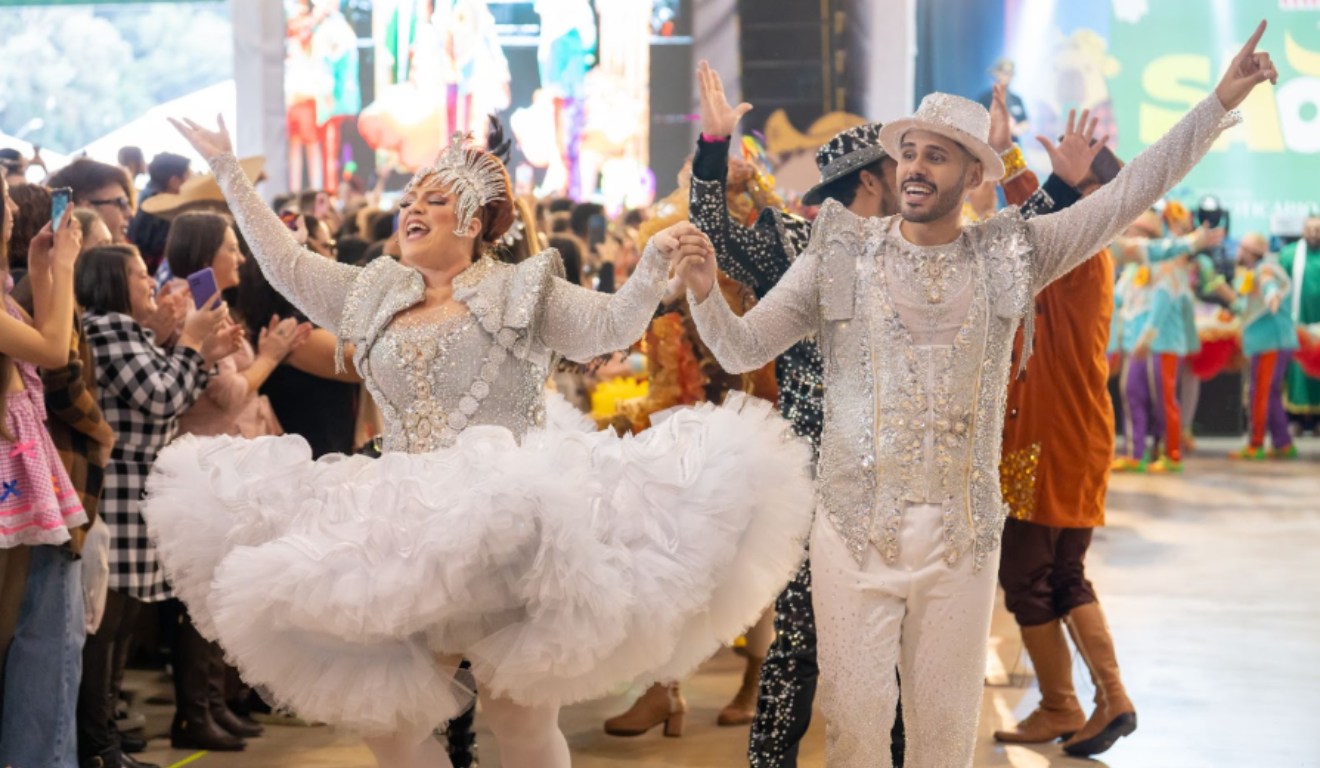 quadrilha luar do sertão em apresentação no são joão de curitiba 