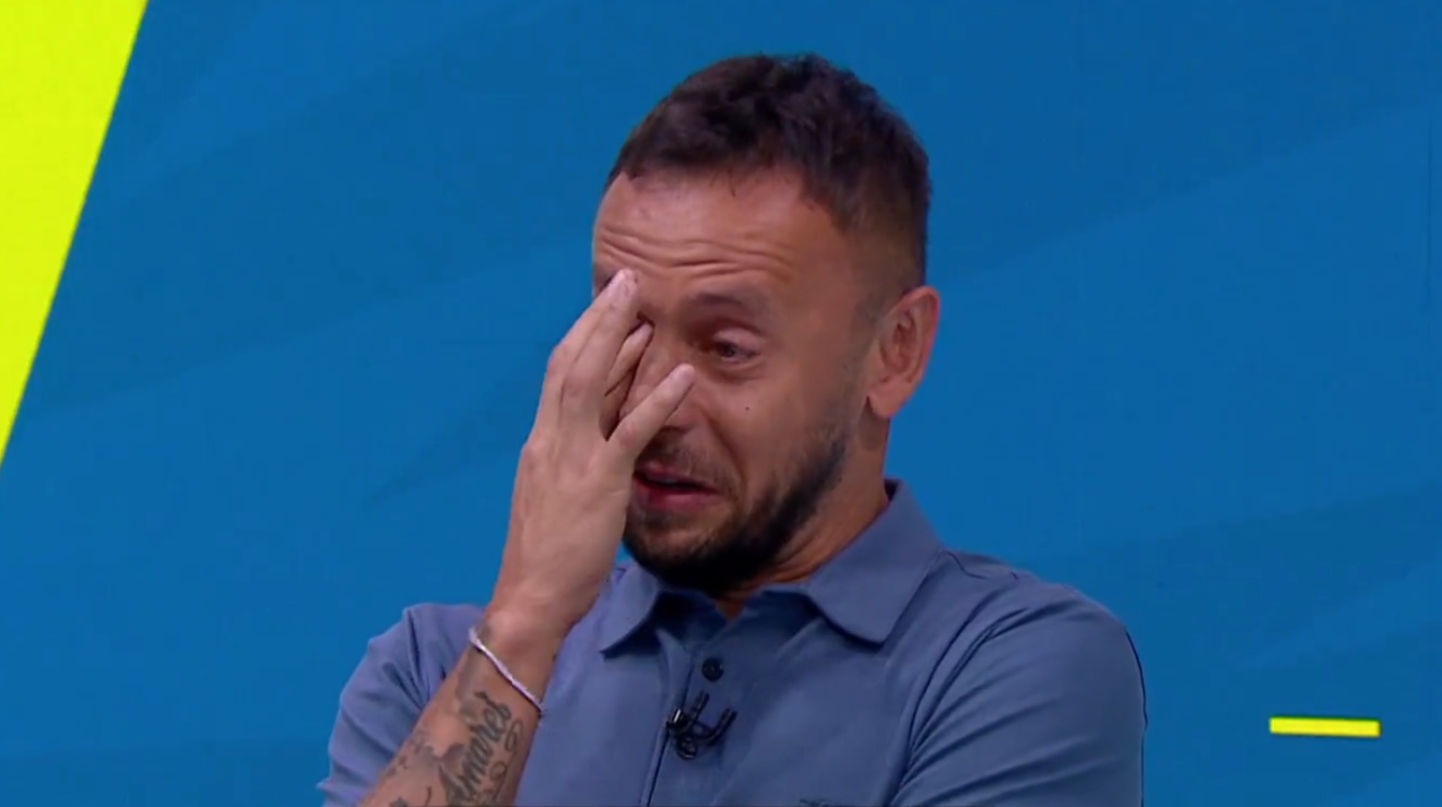 Rafinha, ex-Coritiba, se emocionou ao anunciar sua aposentadoria como jogador.