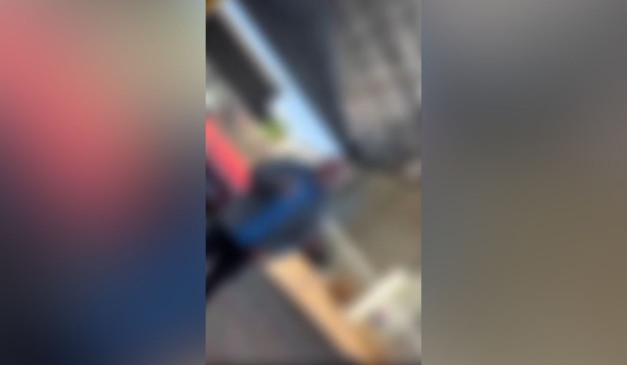 Socorristas sendo ameaçados durante o atendimento em imagem