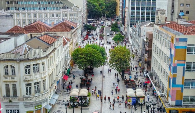 curitiba para ilustrar a previsão do tempo