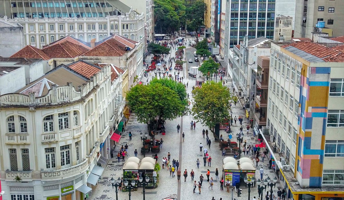 curitiba para ilustrar a previsão do tempo