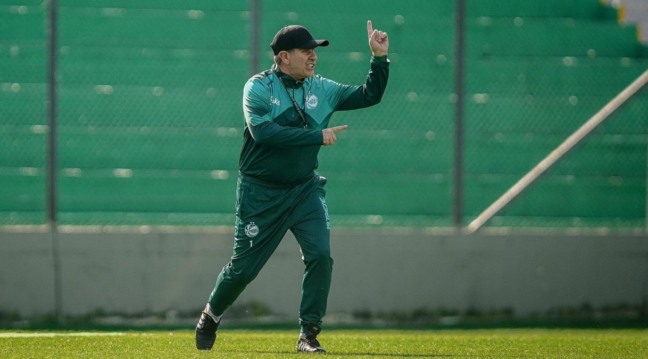 O paranaense Claudio Tencati é o técnico do Juventude.