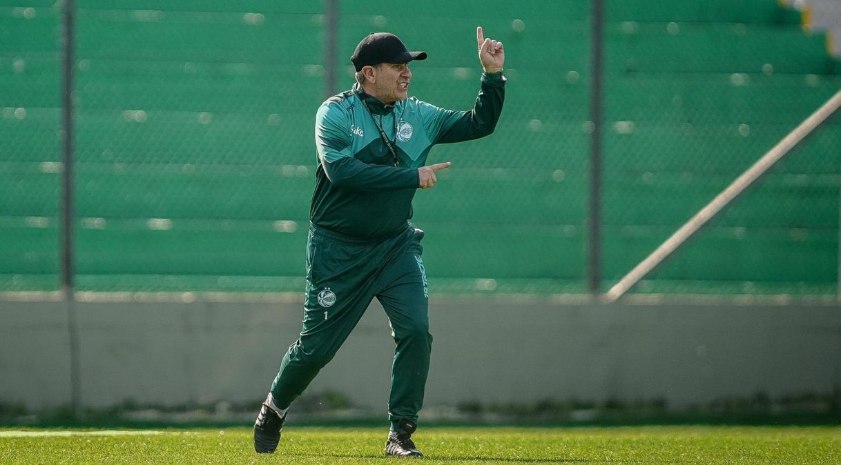 O paranaense Claudio Tencati é o técnico do Juventude.
