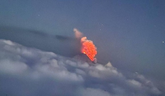 vulcão em erupção na russia