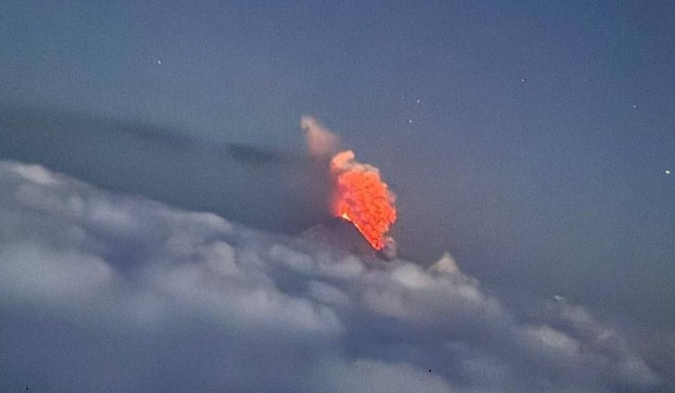 vulcão em erupção na russia