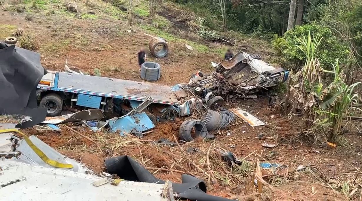 carreta estava com carga pesada