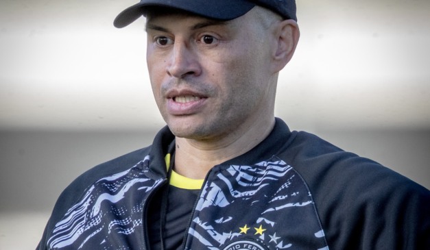 Alex, ídolo do Coritiba, comanda treino do Operário