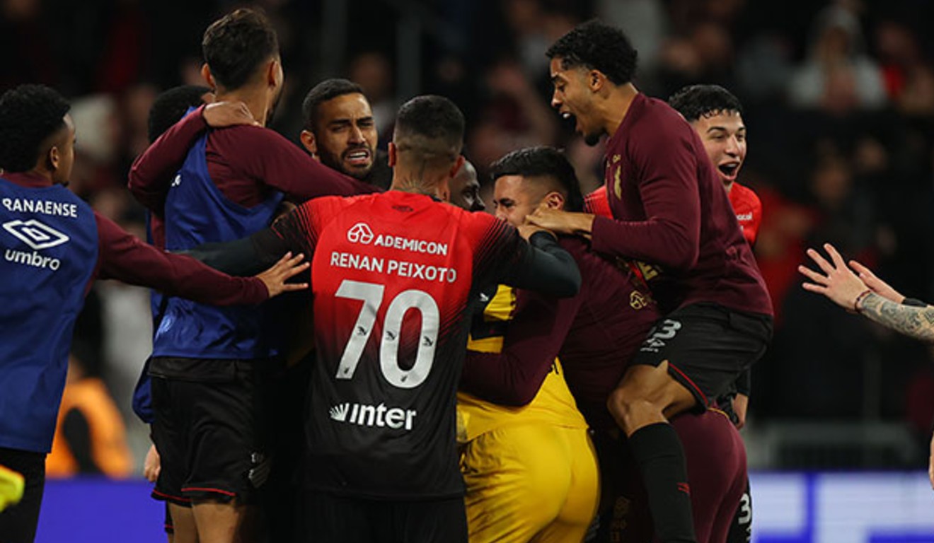 Jogadores do Athletico comemoram na Arena da Baixada