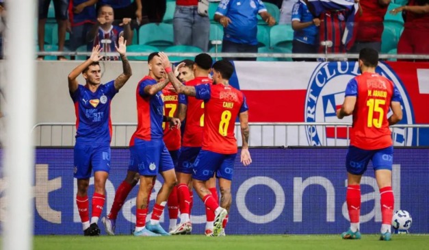 Time do Bahia comemora gol contra a equipe do Retrô na Copa do Brasil (Foto: Letícia Martins/ EC Bahia)