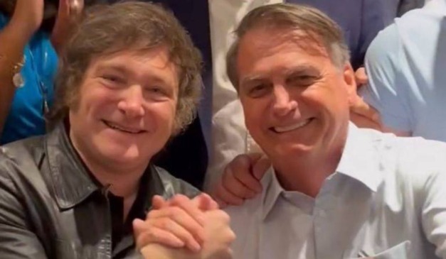 Jair Bolsonaro e Javier Milei; ex-presidente pretendia pedir asilo na Argentina