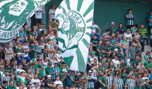 Torcida do Coritiba no Couto Pereira