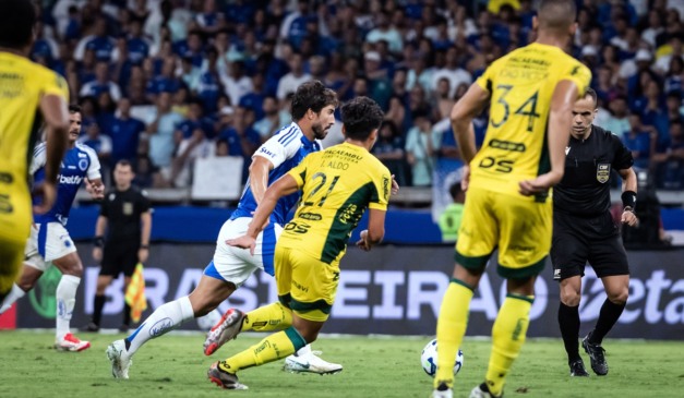 Lance de Cruzeiro x Mirassol pelo Brasileirão