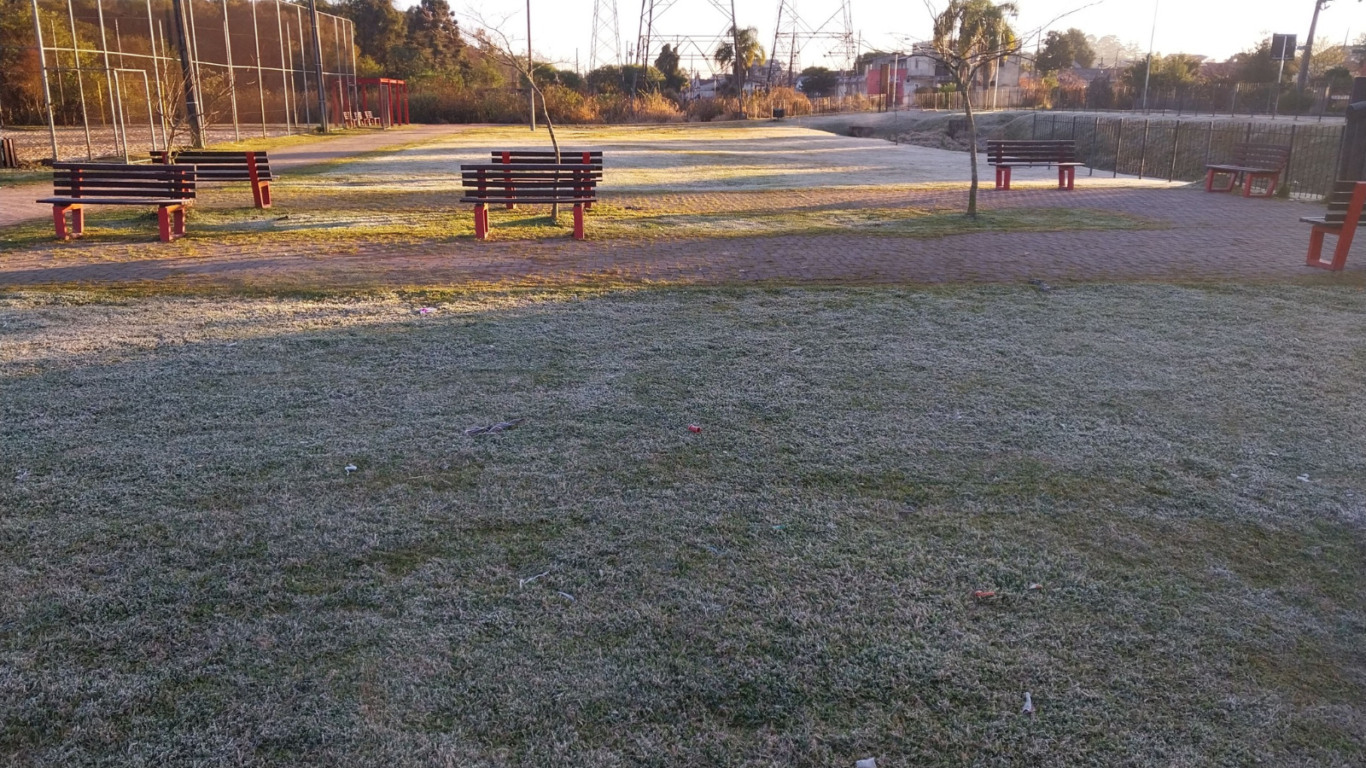 Geada no Paraná; temperatura negativa em General Carneiro provocou o fenômeno. Geada no Paraná; temperatura negativa em General Carneiro provocou o fenômeno.