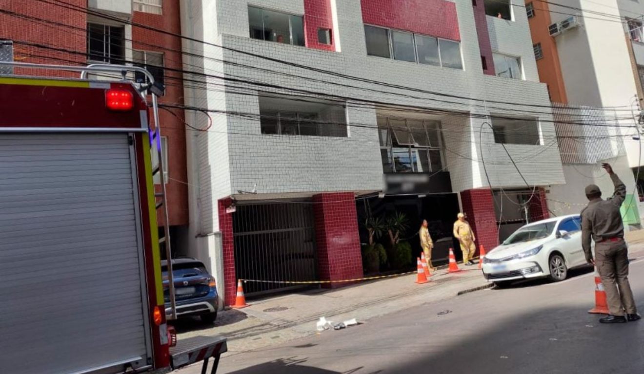 Fachada de prédio em que homem caiu do 10º andar em Curitiba
