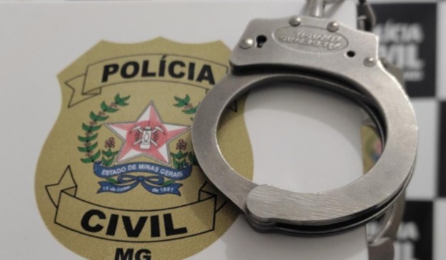 Algemas da Polícia Civil de MG; corporação prendeu homem que abusou ex-namorada