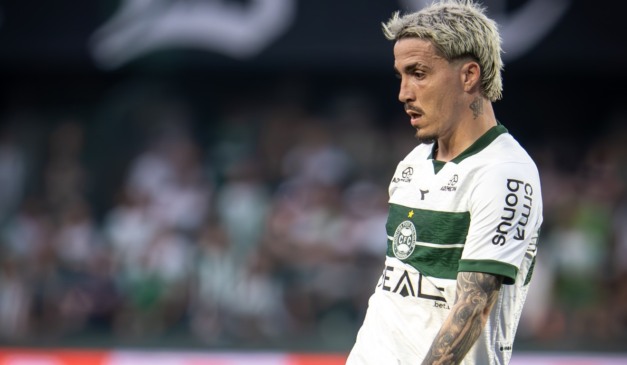 Josué, meia do Coritiba