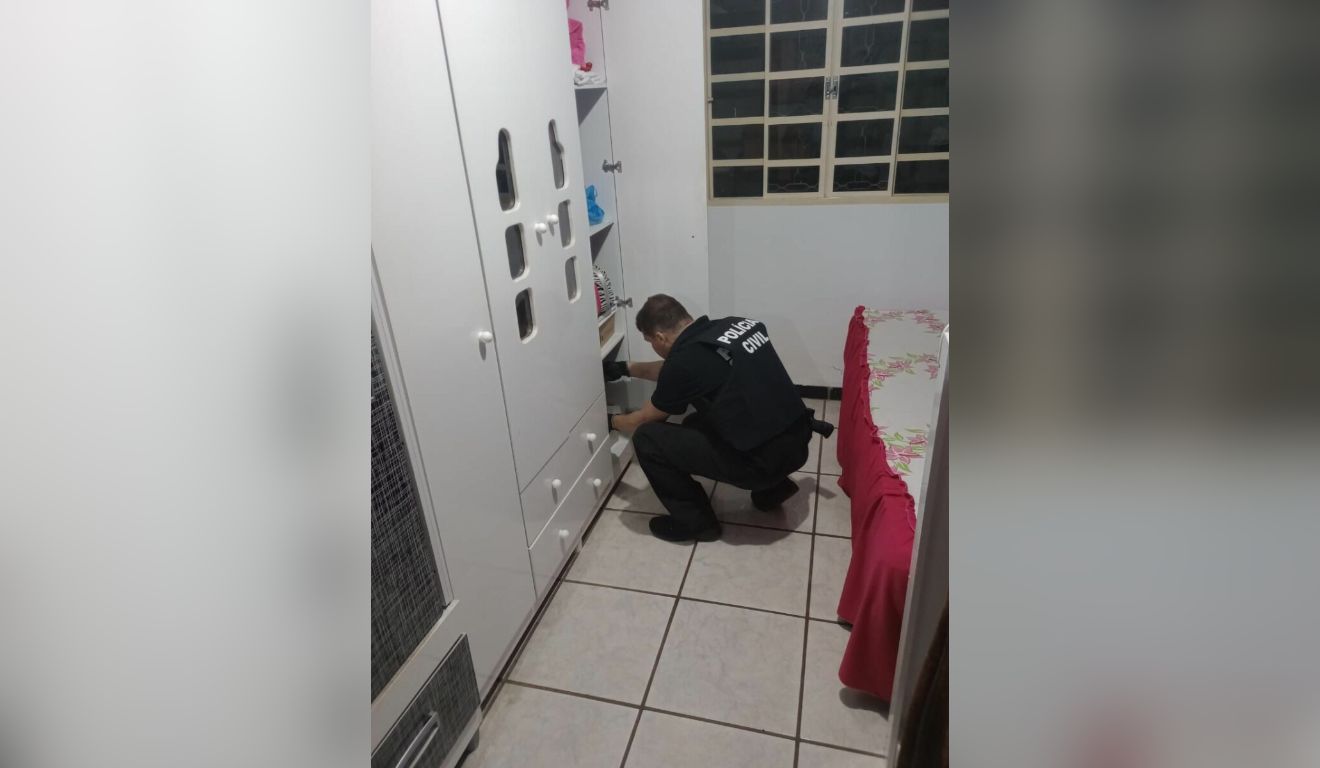 Policial investiga em casa que padrasto enviava fotos e tirava fotografias de enteada nua