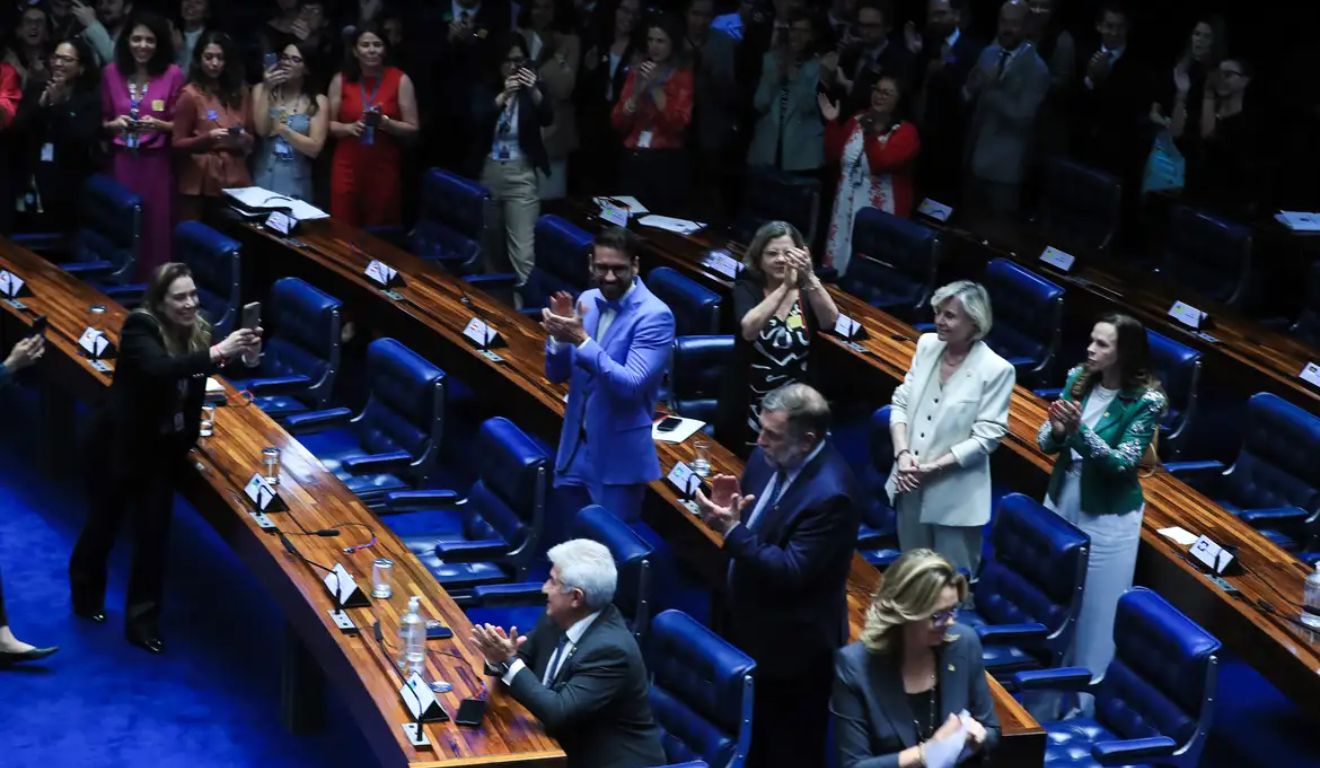 Plenário do Senado Federal, após aprovação do projeto contra "adultização"